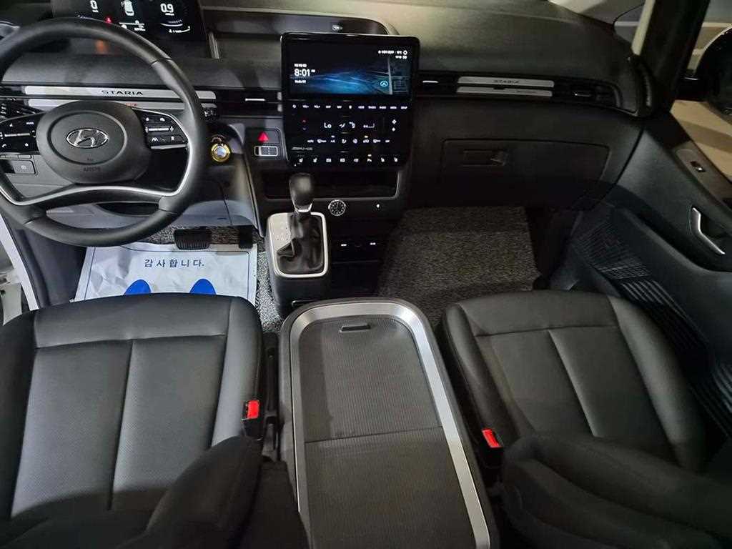HYUNDAI Staria - Vista 10