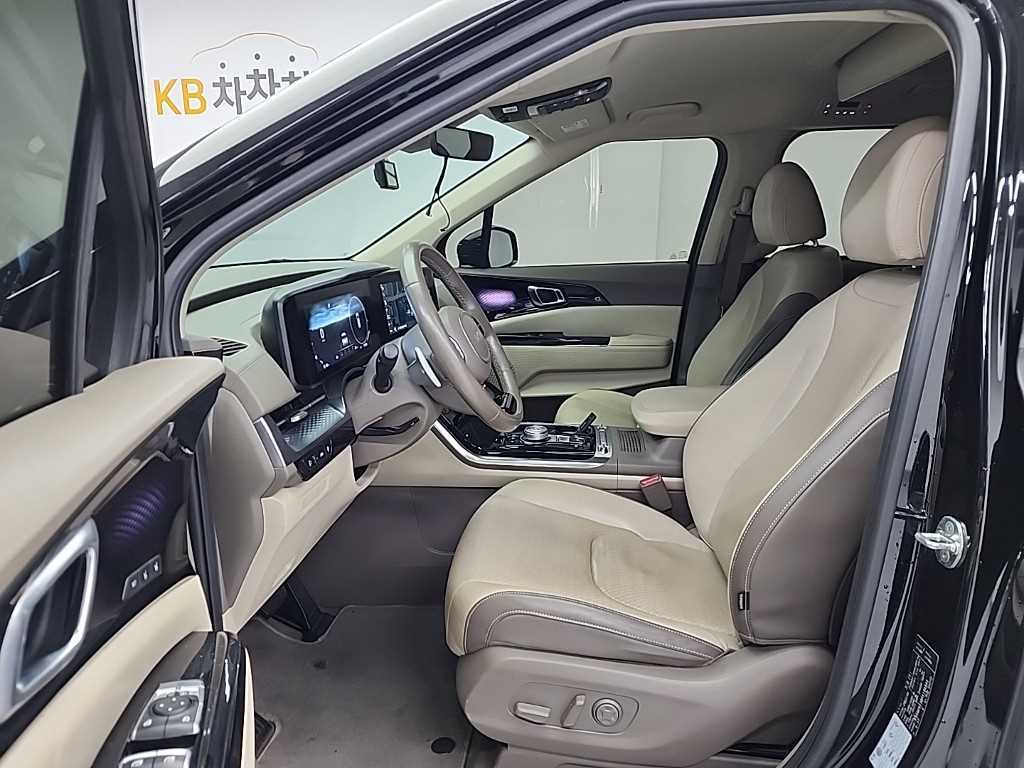 KIA Carnival - Vista 11
