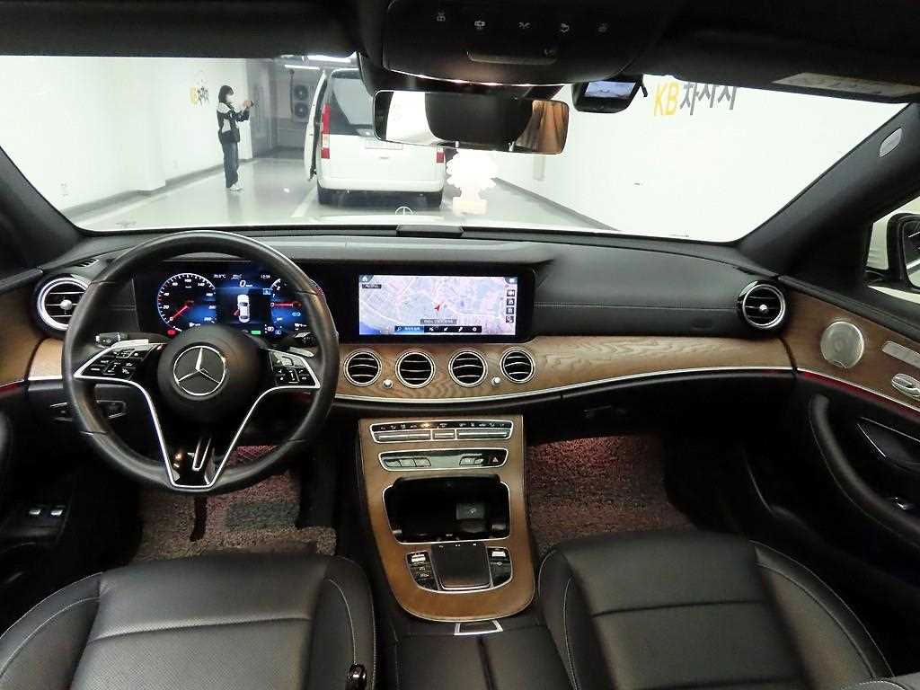 Mercedes Benz E class - Vista 6