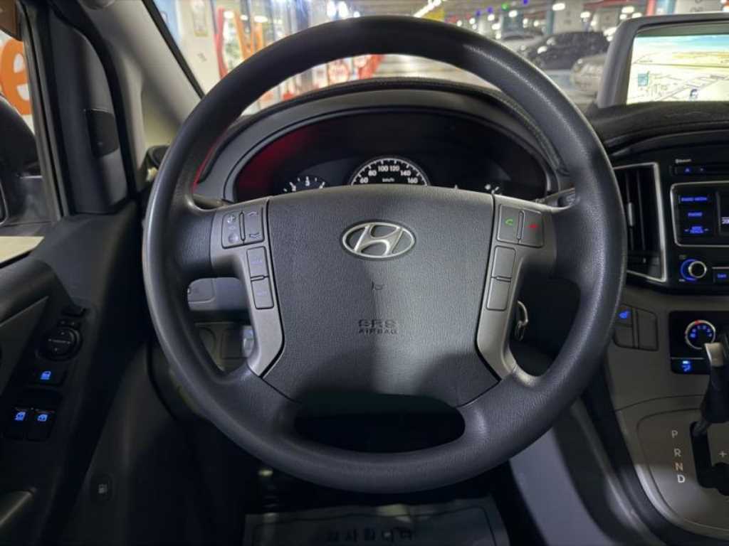 HYUNDAI Starex - Vista 8