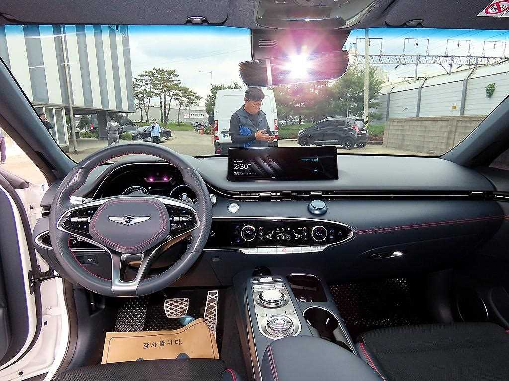 Genesis GV70 - Vista 7