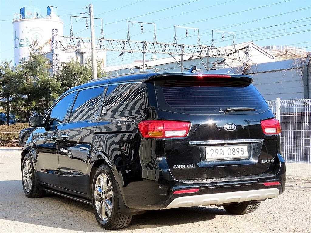 KIA Carnival - Vista 3