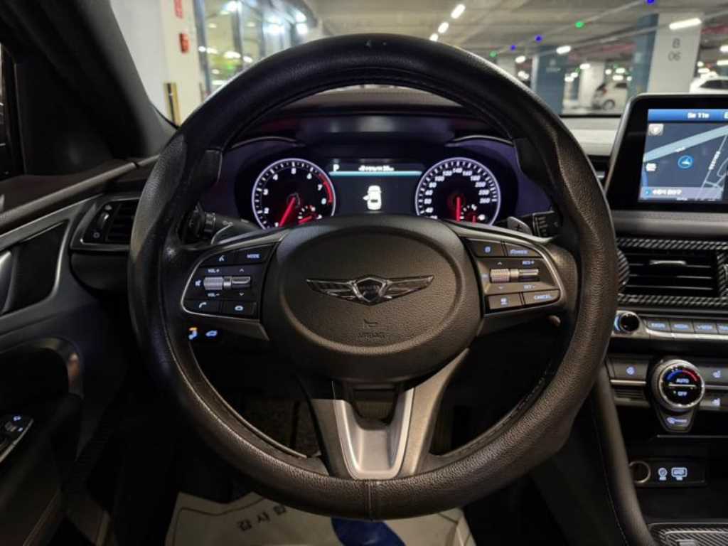 Genesis G70 - Vista 8