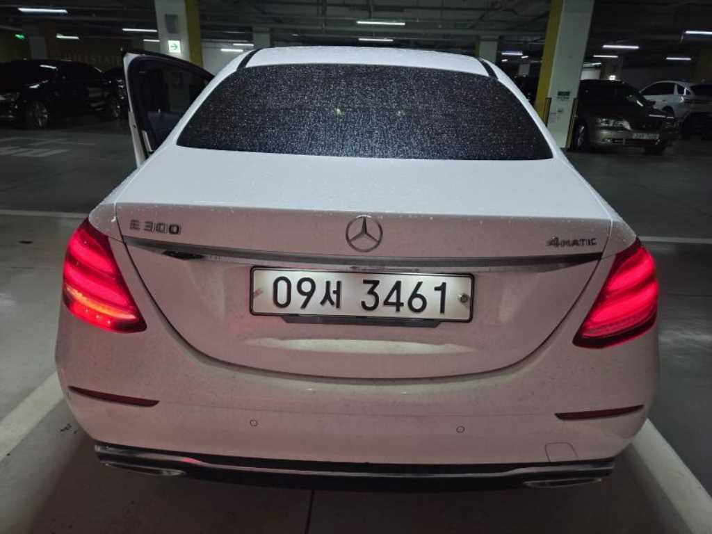 Mercedes Benz E class - Vista 4