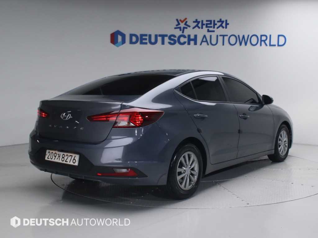 HYUNDAI Avante - Vista 2