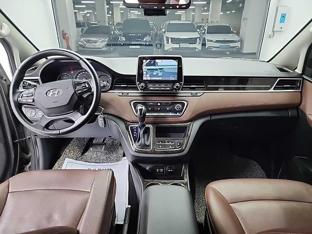 HYUNDAI Starex - Vista 7