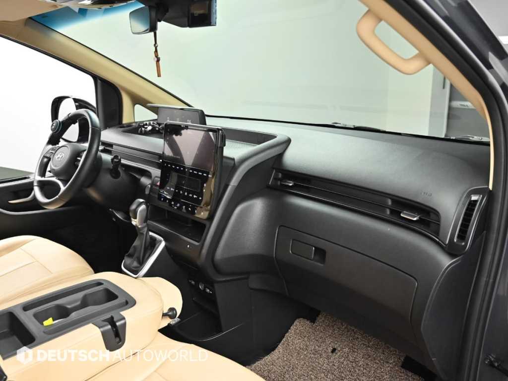 HYUNDAI Staria - Vista 8