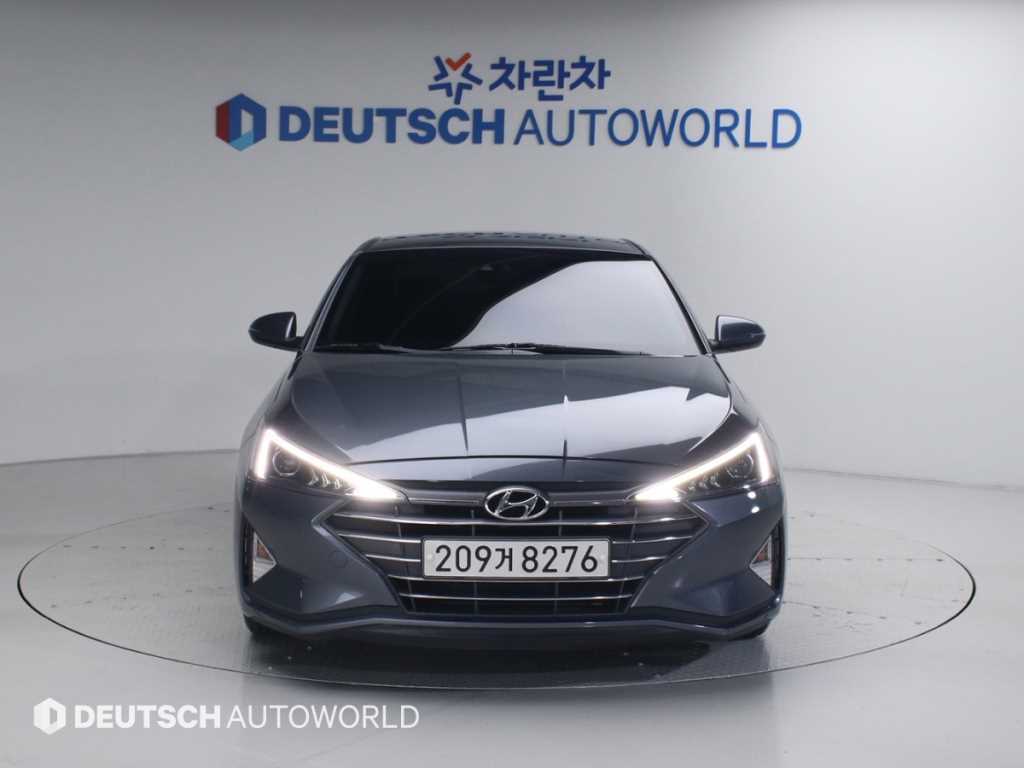 HYUNDAI Avante - Vista 3