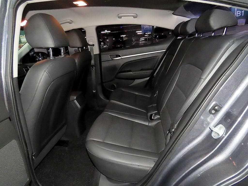 HYUNDAI Avante - Vista 7