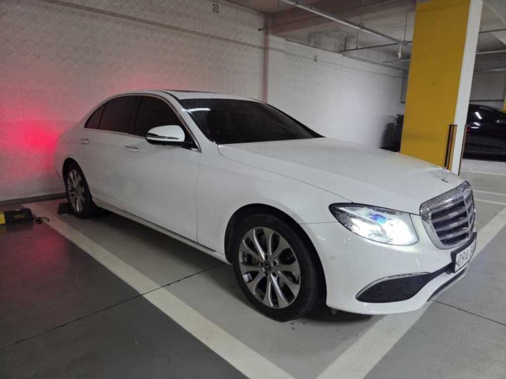 Mercedes Benz E class - Vista 3