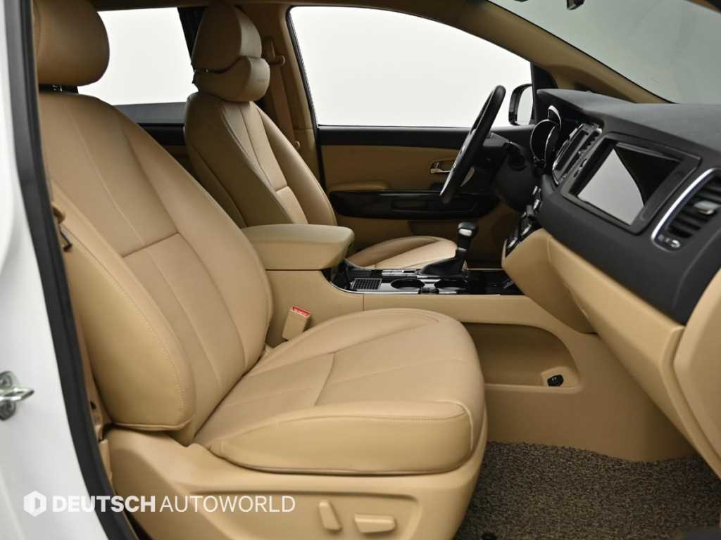 KIA Carnival - Vista 10