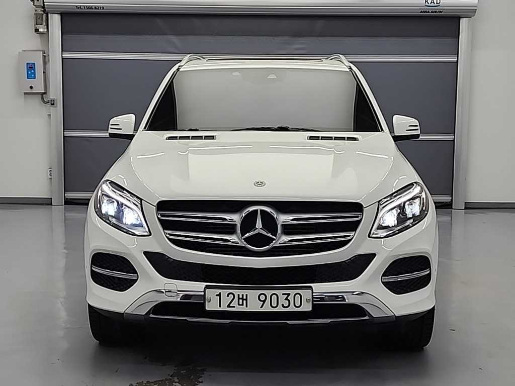 Mercedes Benz GLE Class - Vista 2