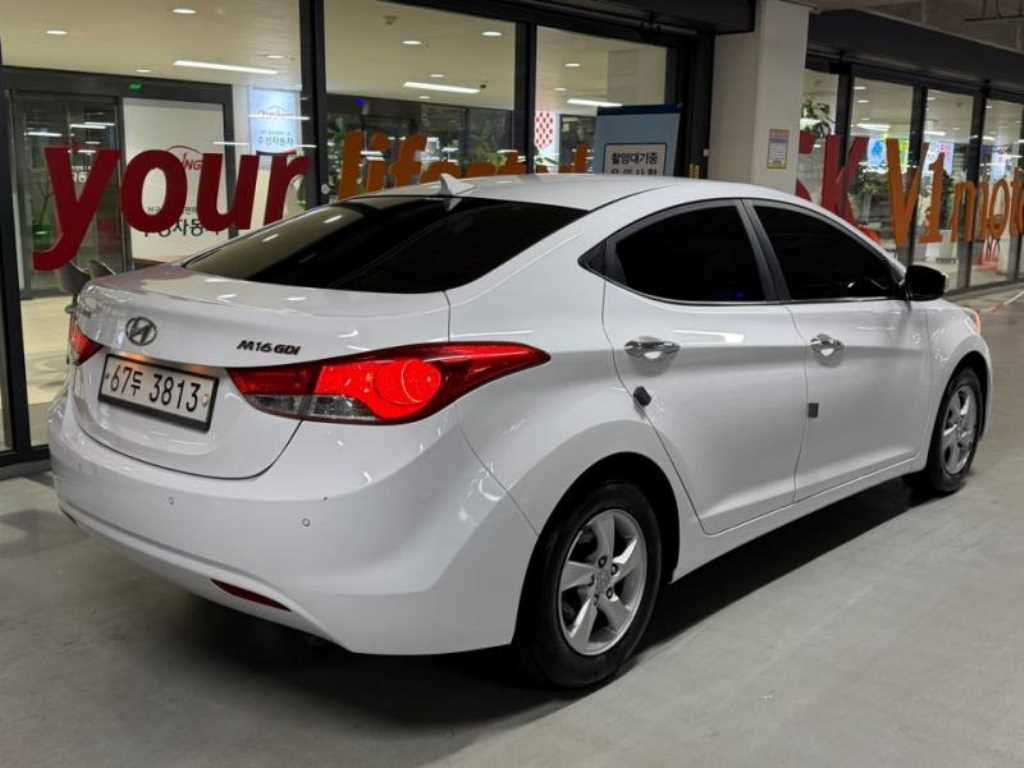 HYUNDAI Avante - Vista 4