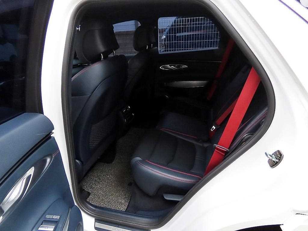 Genesis GV70 - Vista 6