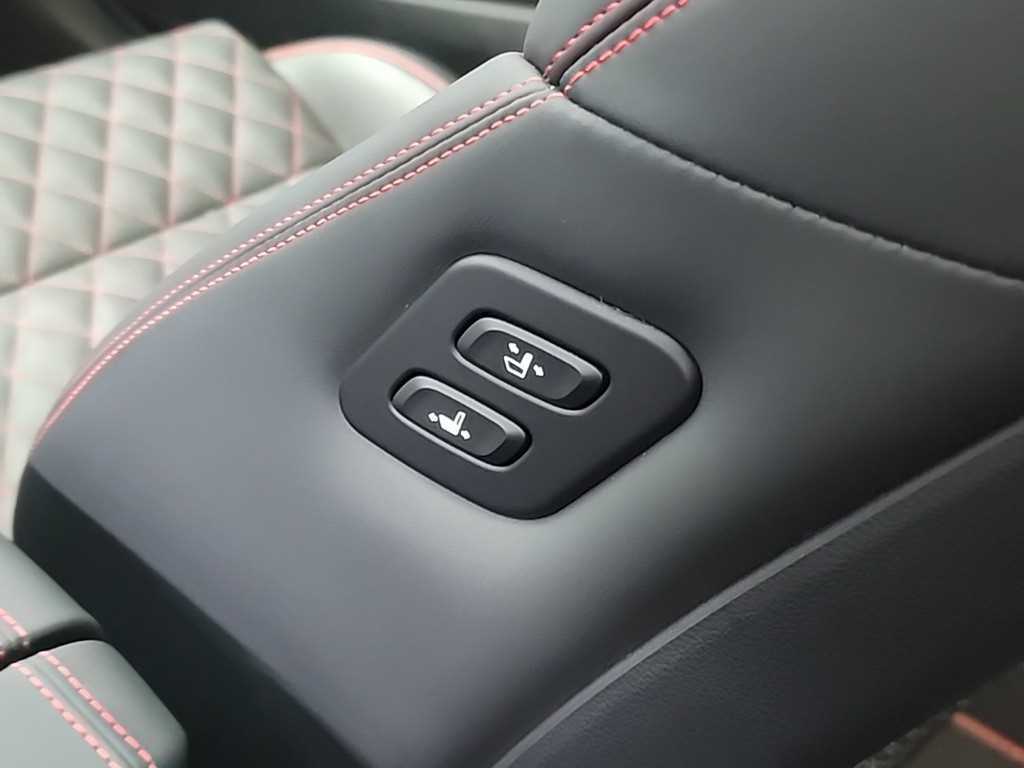 Genesis G70 - Vista 12