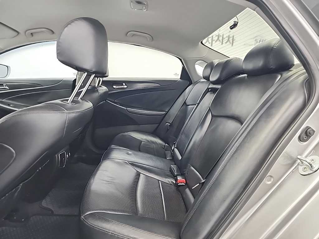 HYUNDAI Sonata - Vista 12
