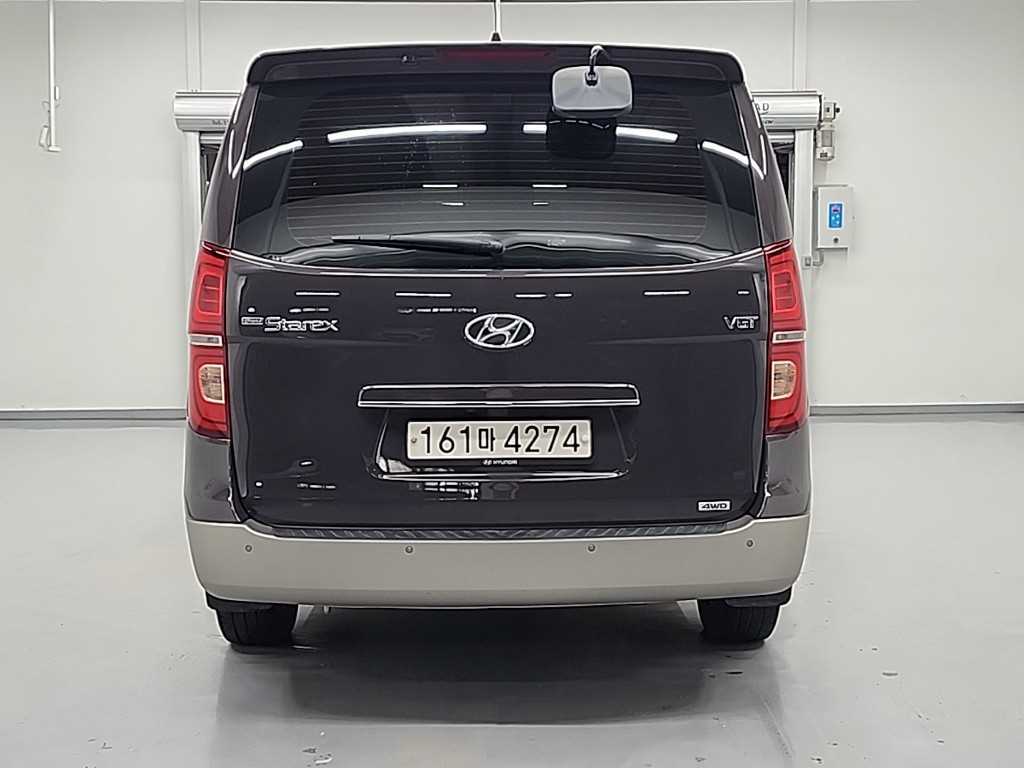 HYUNDAI Starex - Vista 3
