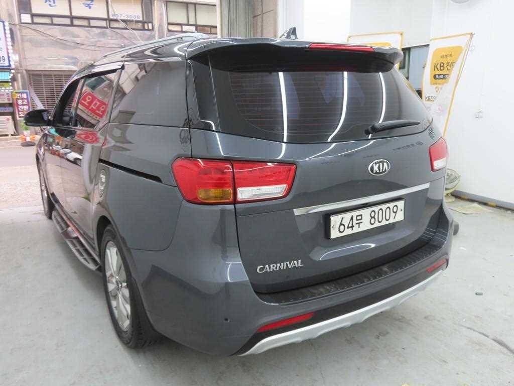 KIA Carnival - Vista 4