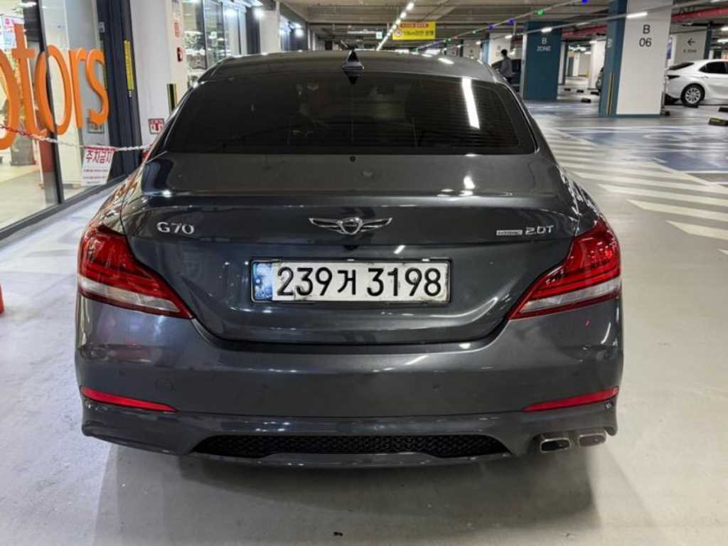 Genesis G70 - Vista 5