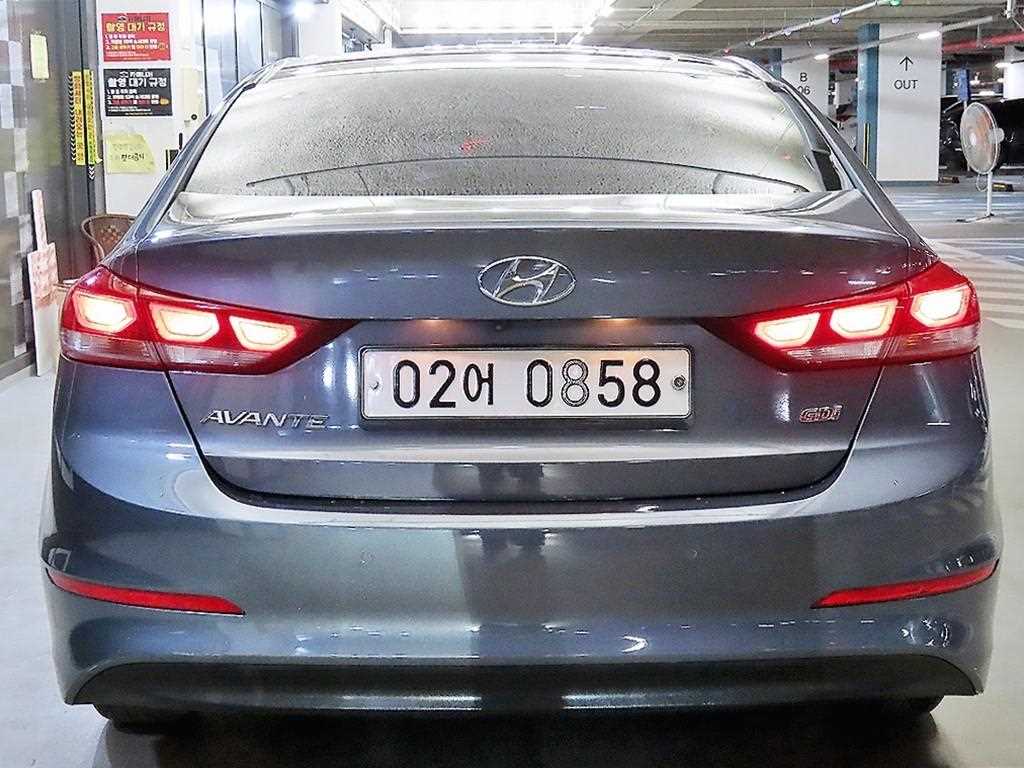 HYUNDAI Avante - Vista 5