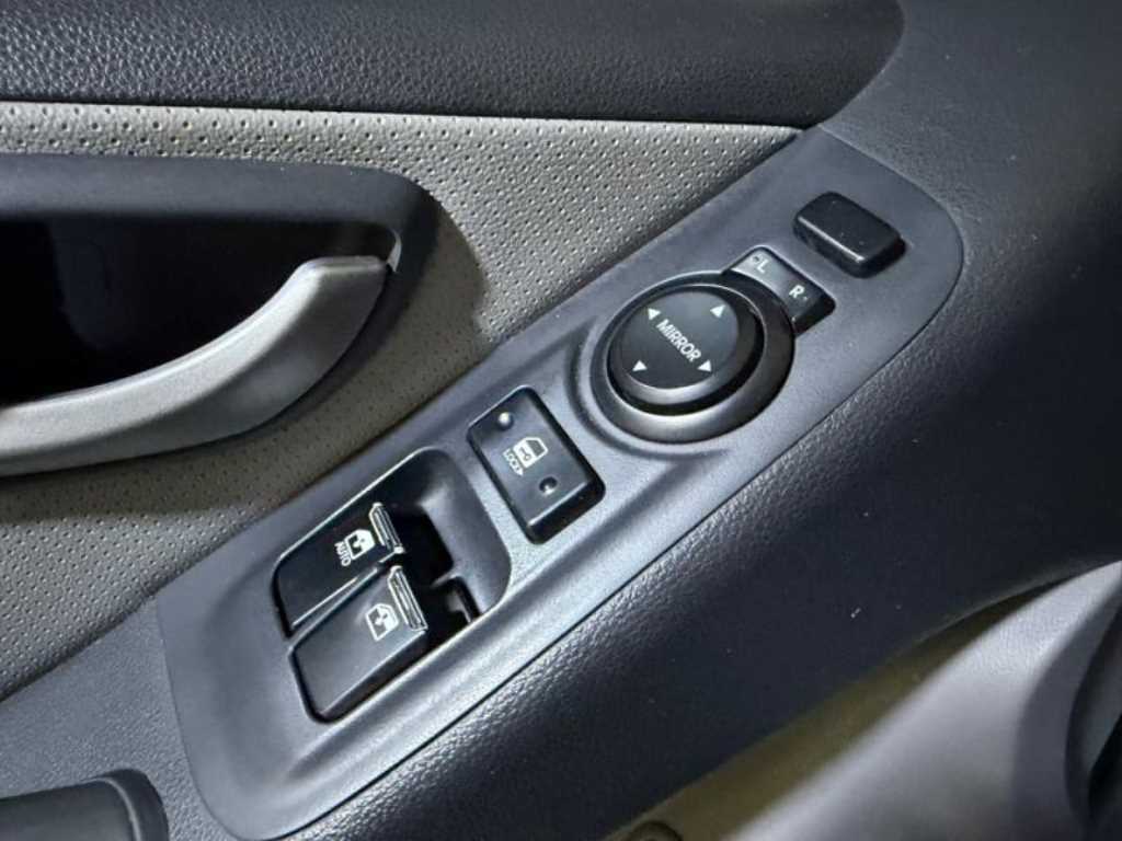HYUNDAI Starex - Vista 12