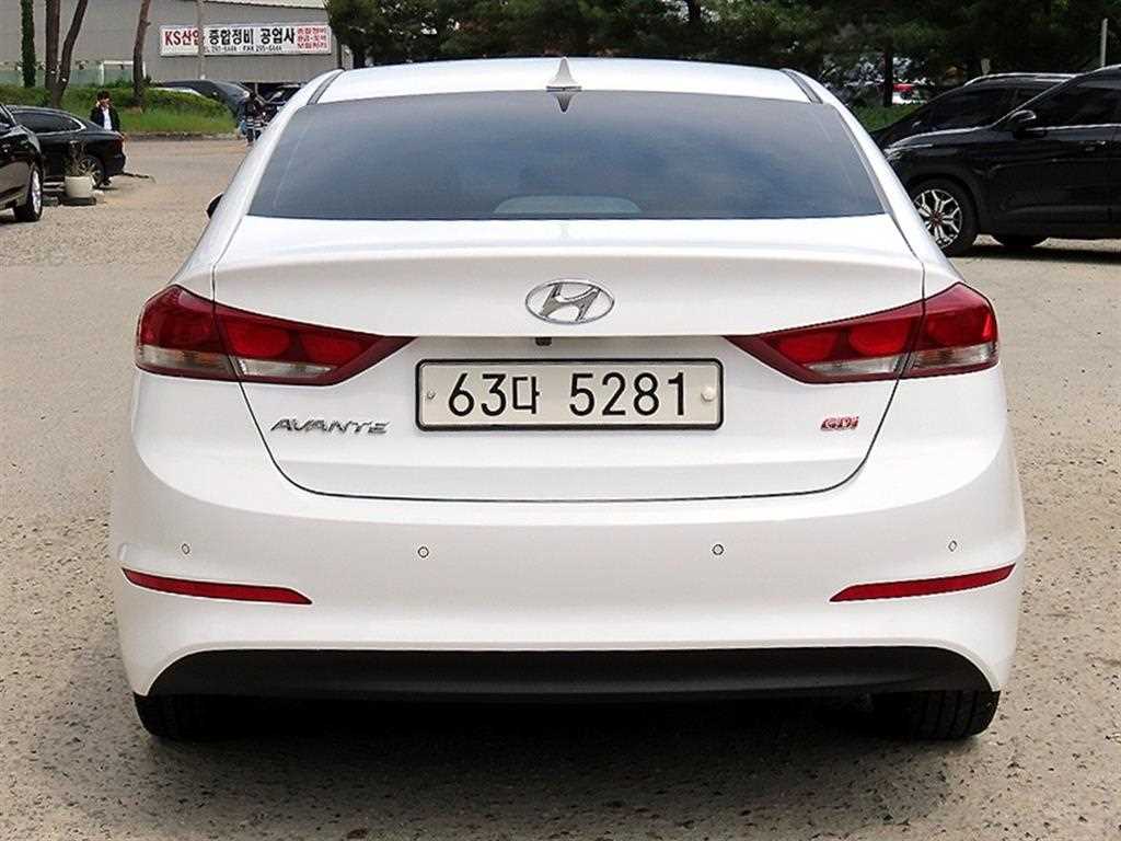 HYUNDAI Avante - Vista 4