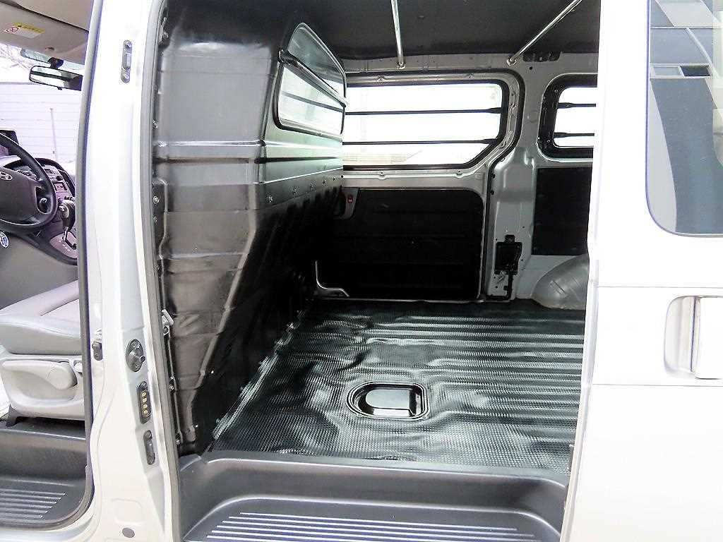 HYUNDAI Starex - Vista 6