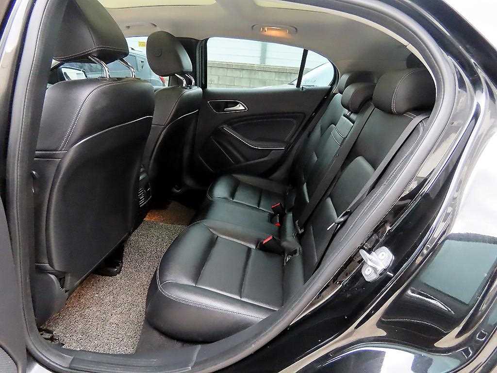 Mercedes Benz GLA Class - Vista 6