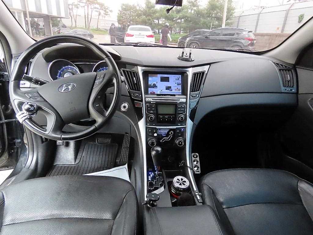 HYUNDAI Sonata - Vista 7