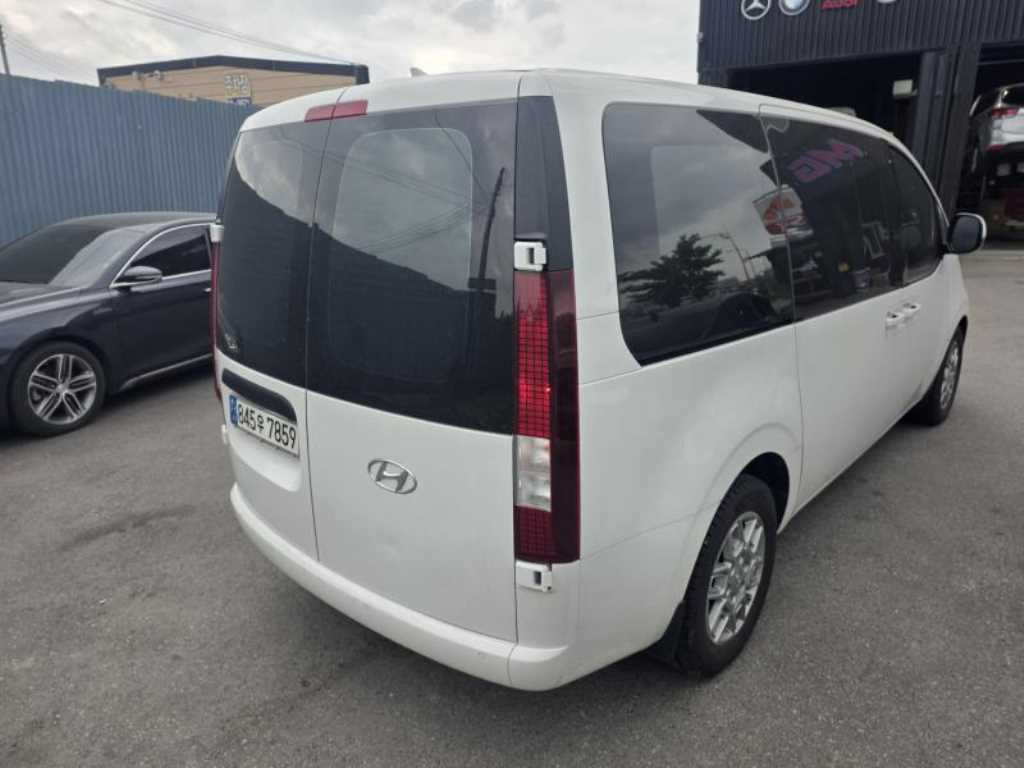 HYUNDAI Staria - Vista 3