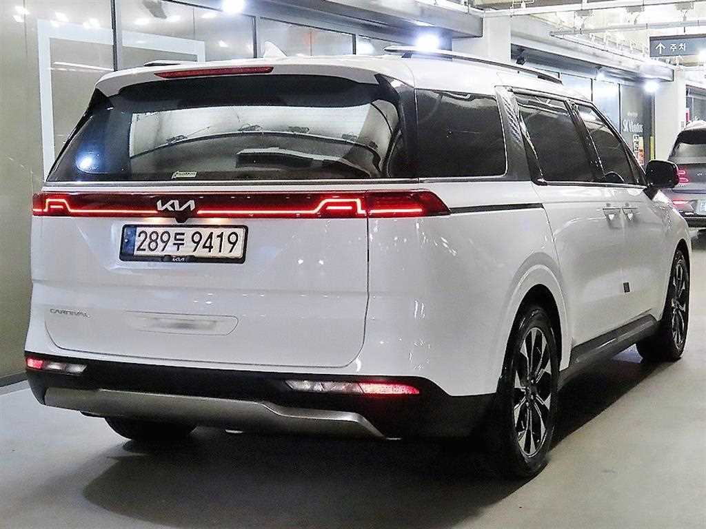 KIA Carnival - Vista 4