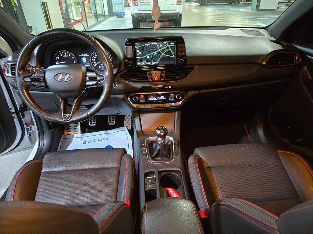 HYUNDAI i30 - Vista 10