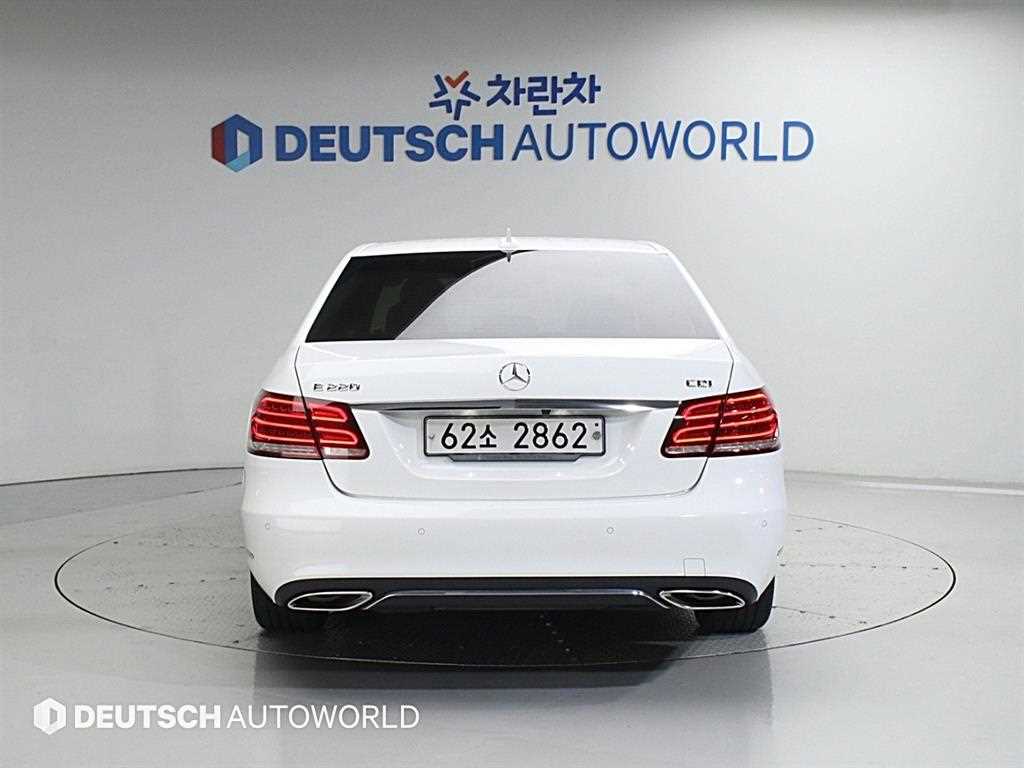 Mercedes Benz E class - Vista 4