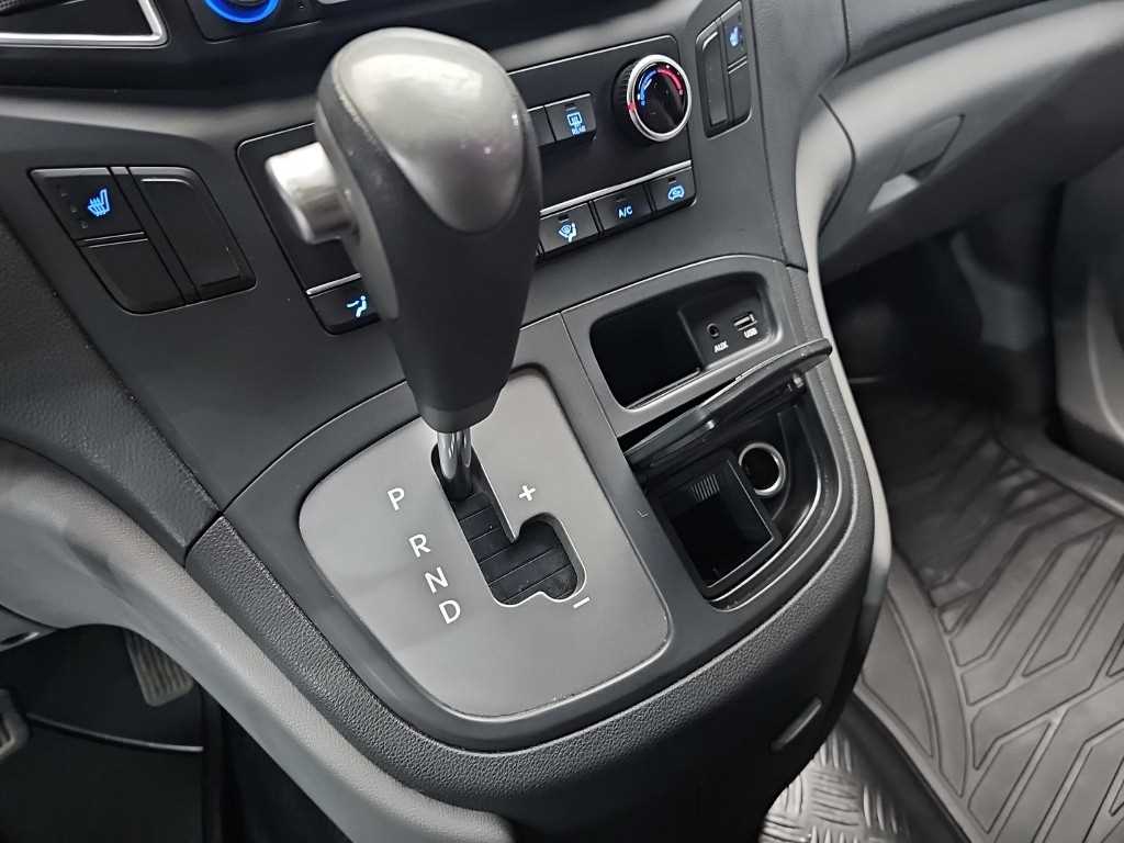 HYUNDAI Starex - Vista 8