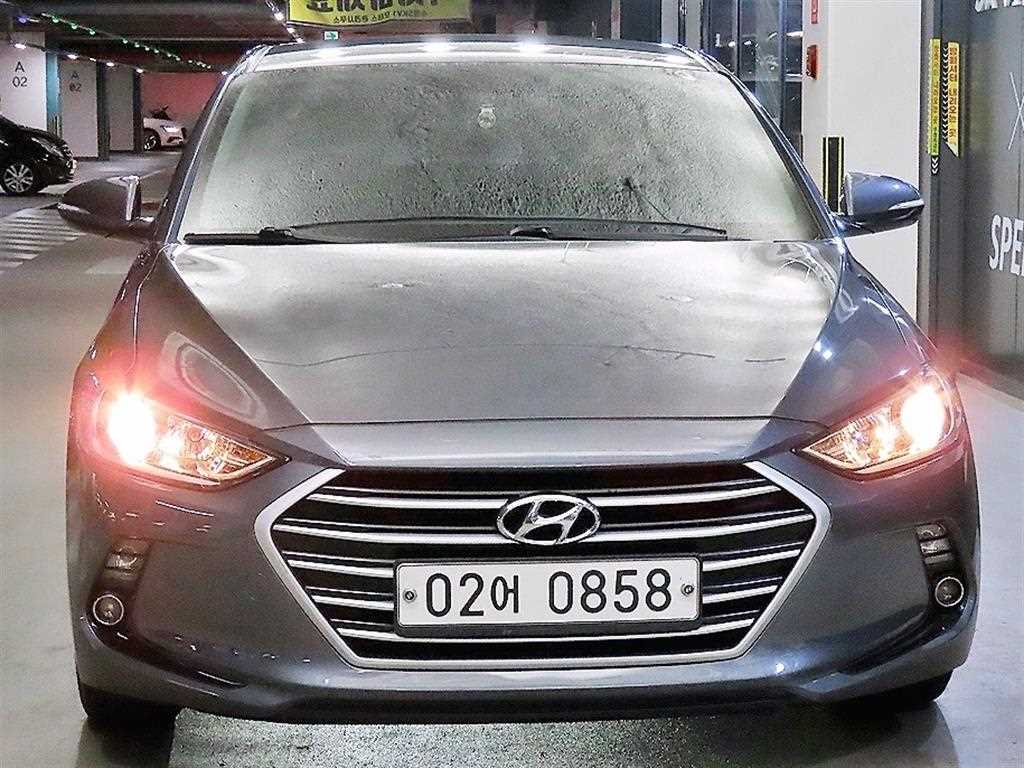 HYUNDAI Avante - Vista 2