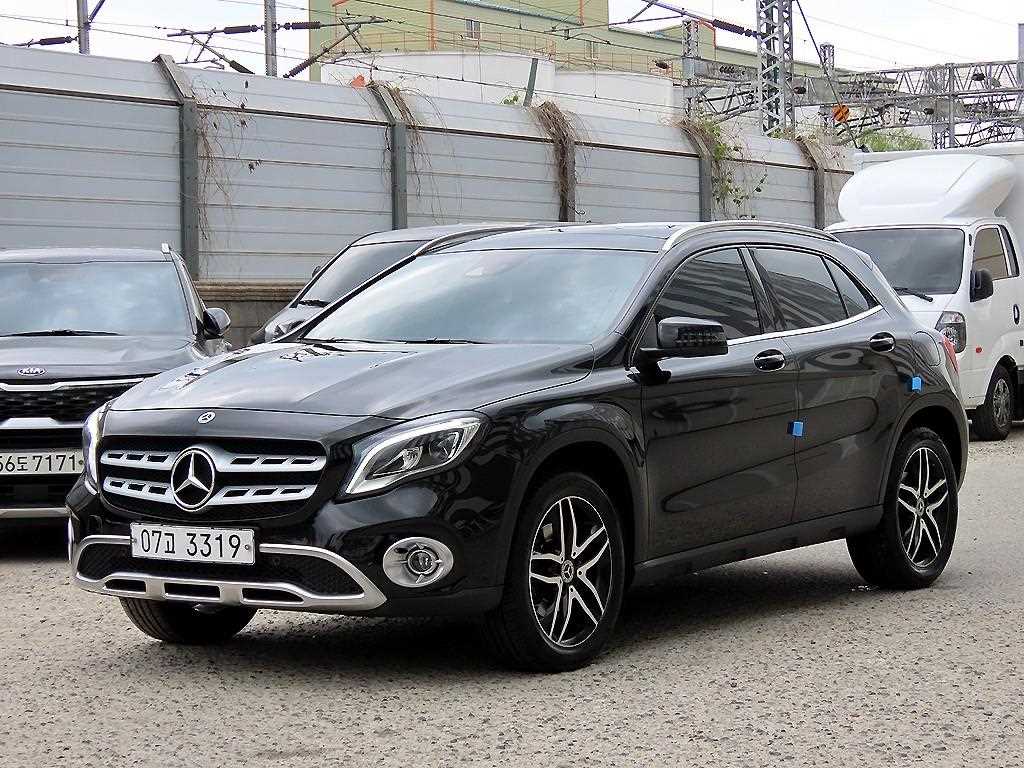 Mercedes Benz GLA Class - Vista 2