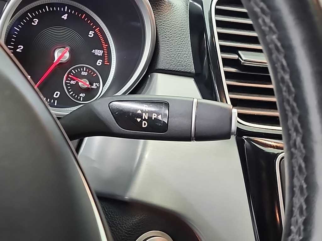 Mercedes Benz GLE Class - Vista 8