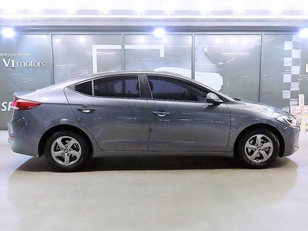 HYUNDAI Avante - Vista 3