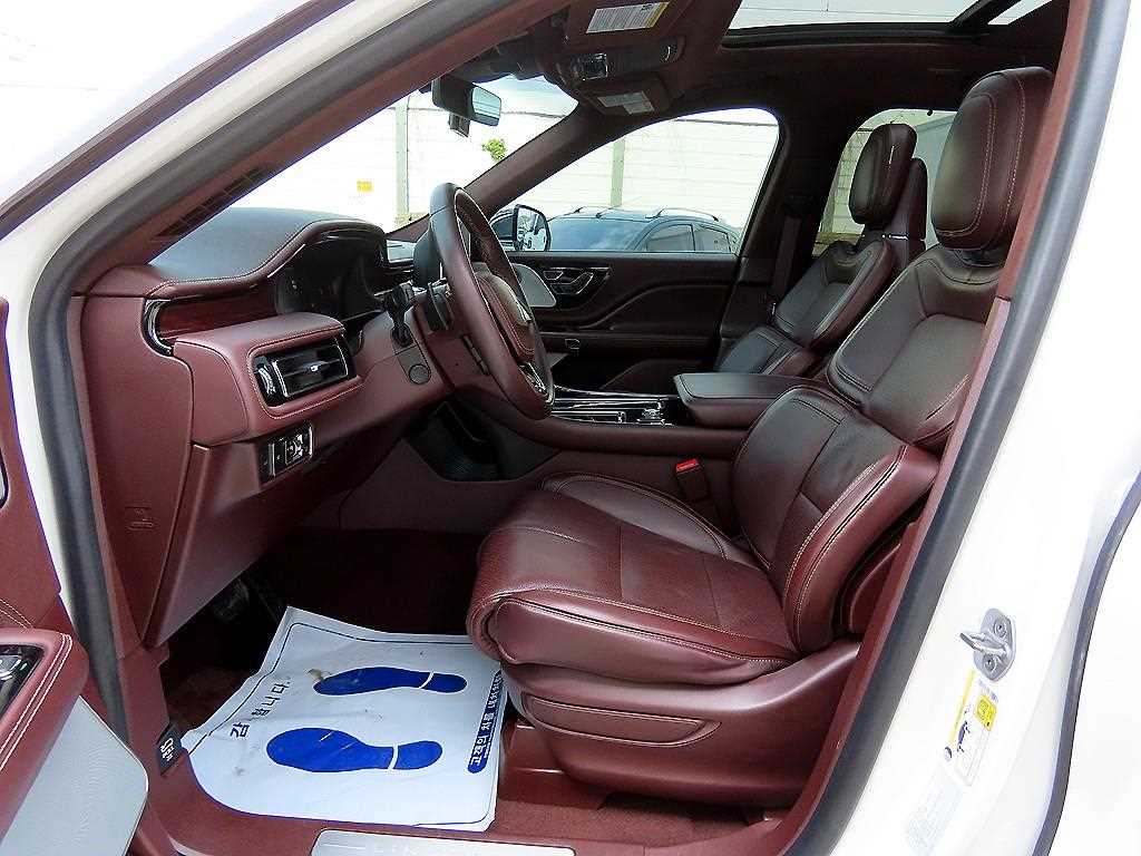Lincoln Aviator - Vista 5