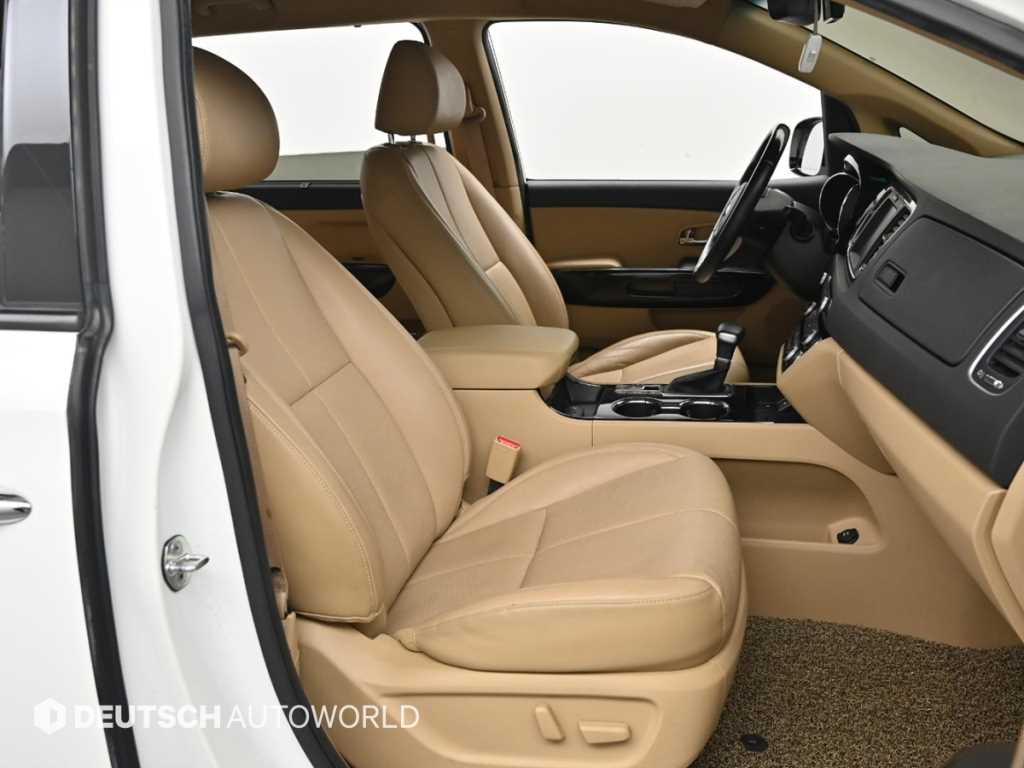 KIA Carnival - Vista 10