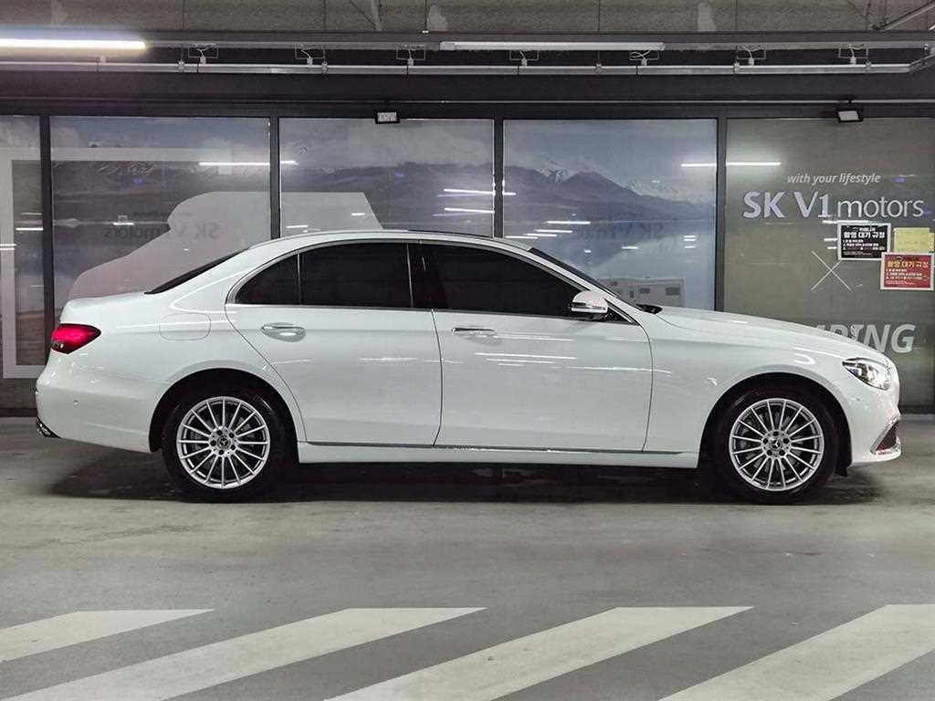Mercedes Benz E class - Vista 3