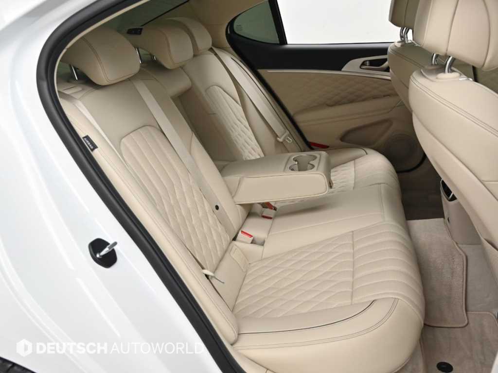 Genesis G70 - Vista 12