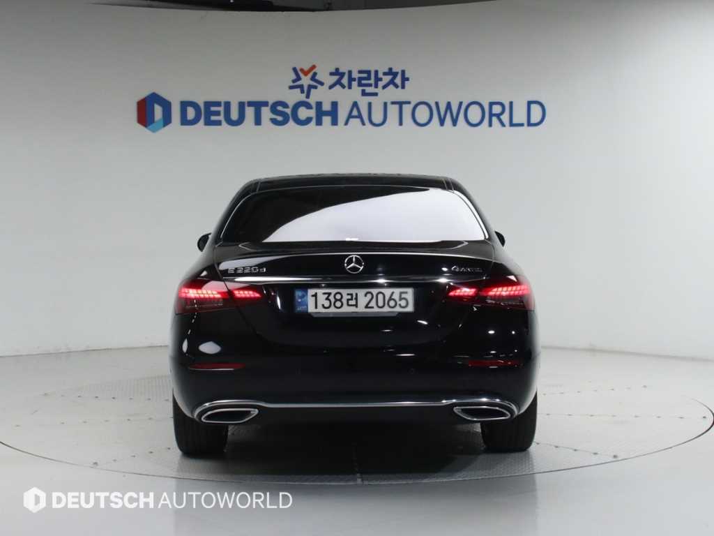 Mercedes Benz E class - Vista 4