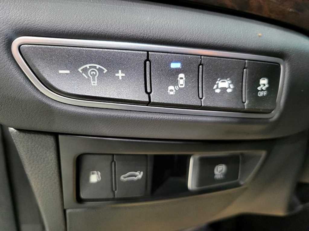 Genesis EQ900 - Vista 12