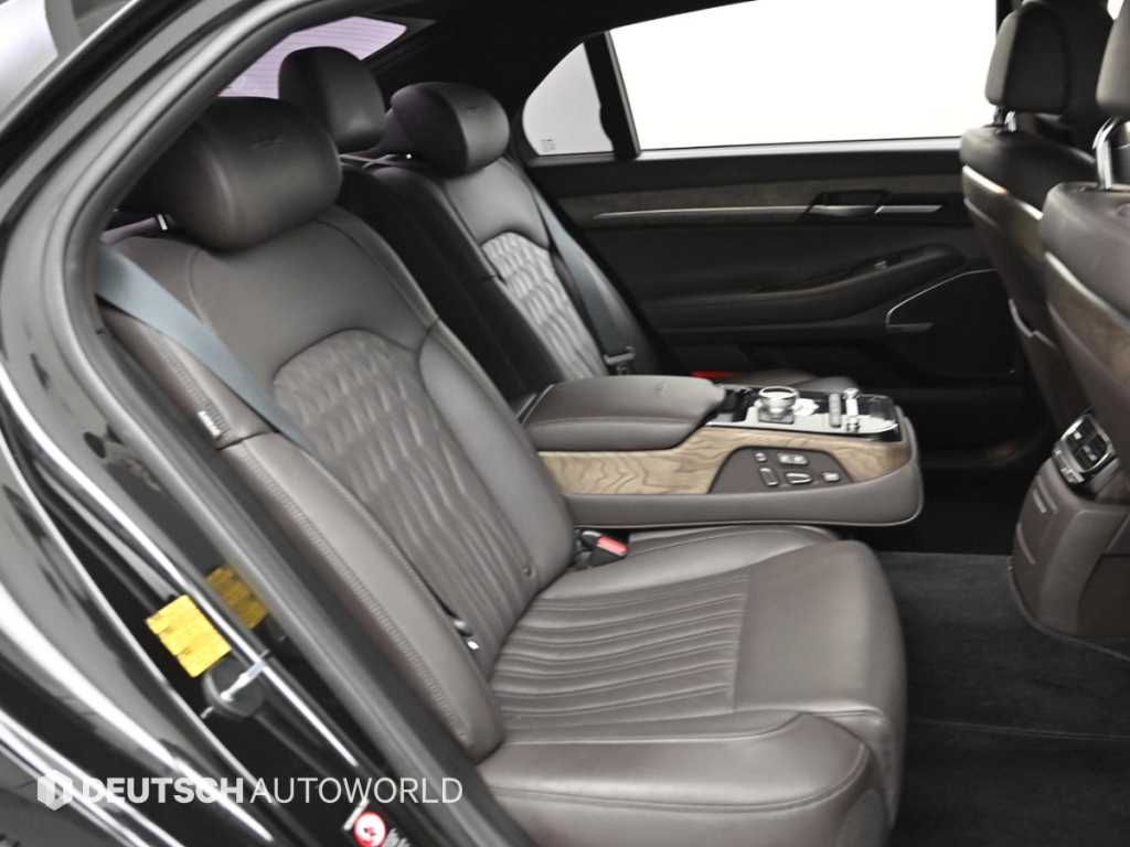 Genesis G90 - Vista 12