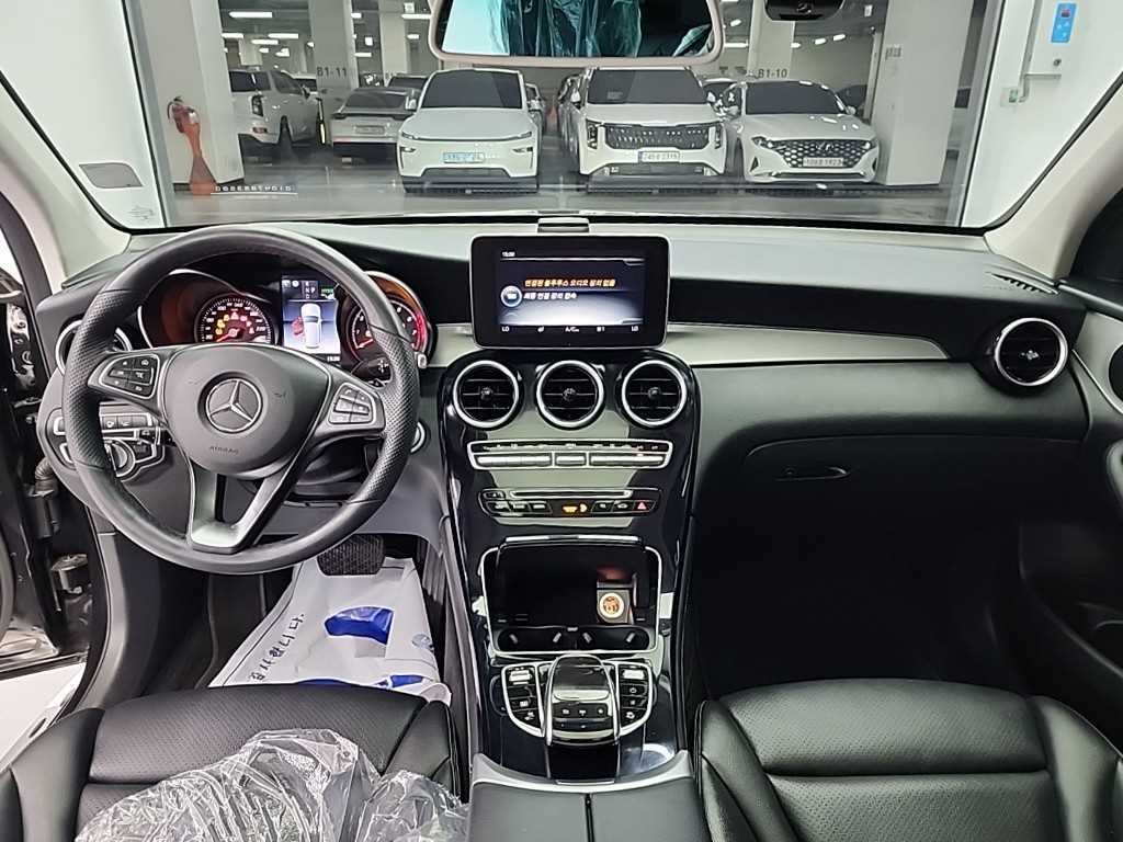 Mercedes Benz GLC Class - Vista 7