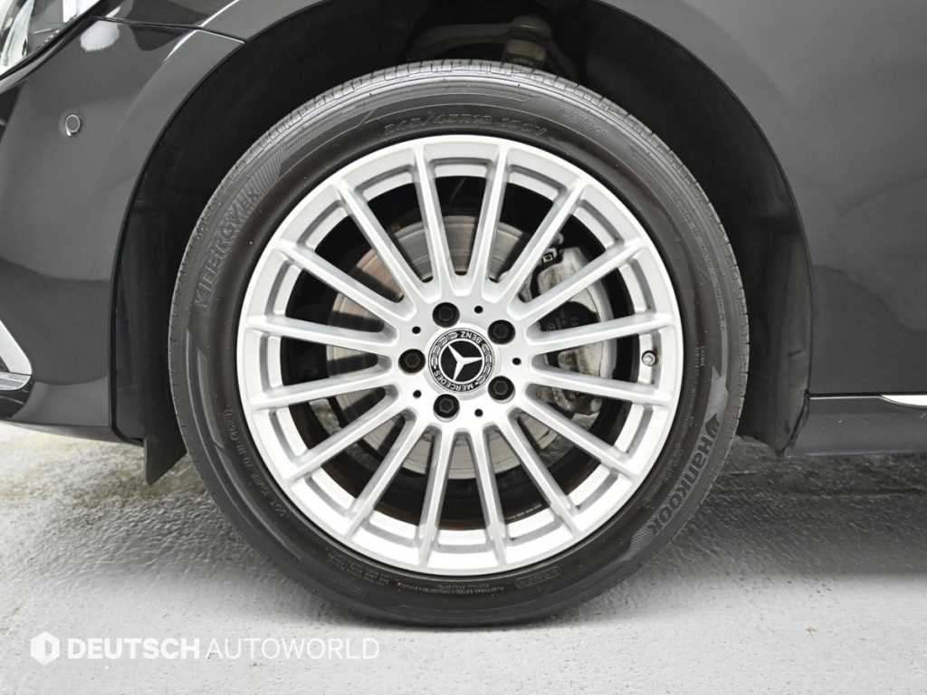 Mercedes Benz E class - Vista 5