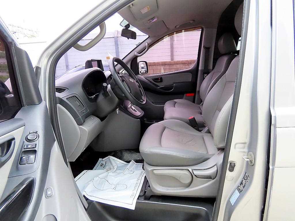 HYUNDAI Starex - Vista 5