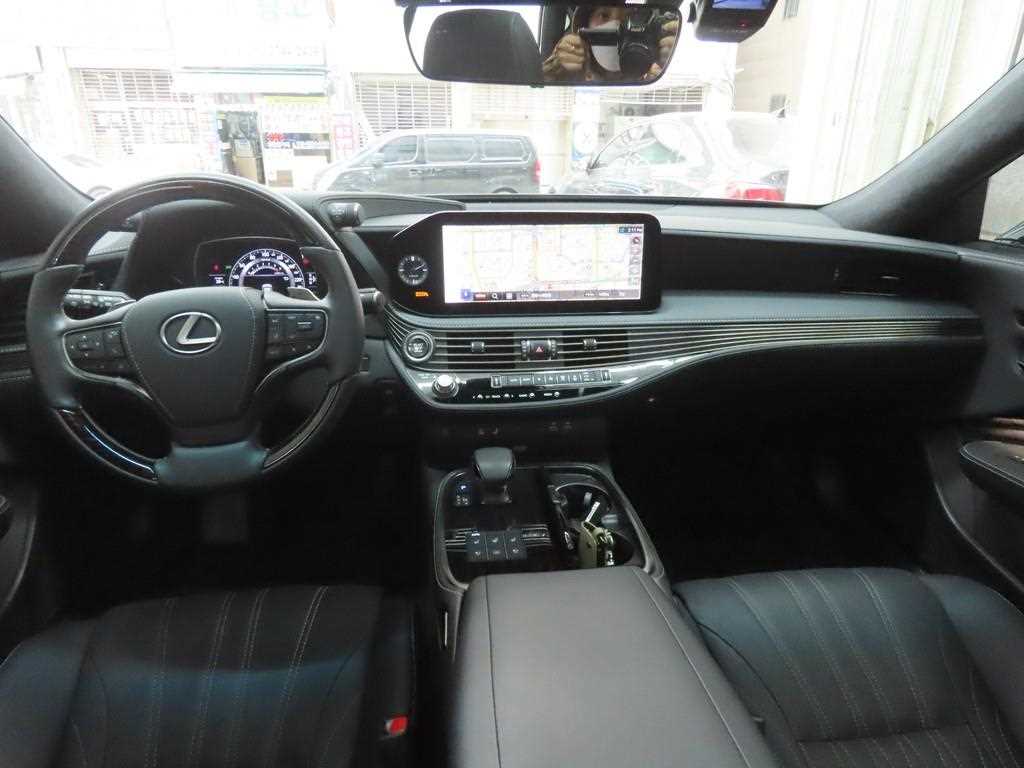 Lexus LS - Vista 7
