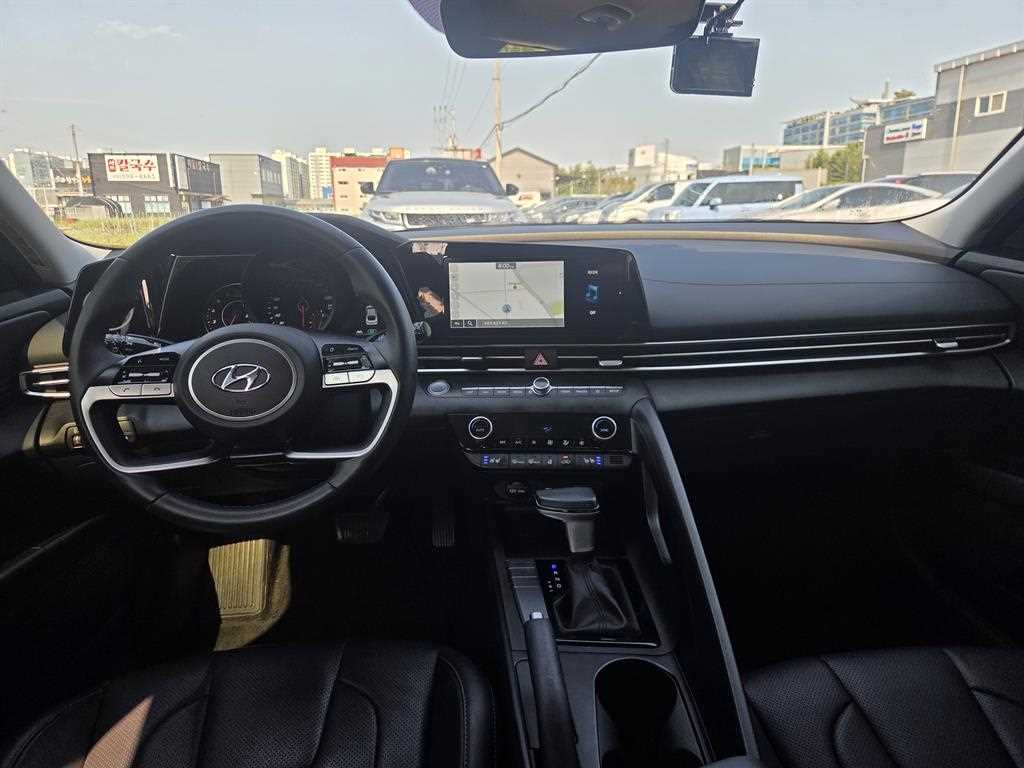HYUNDAI Avante - Vista 7